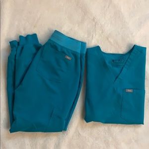 FIGS Teal XS Catarina top and XS Petite Jogger